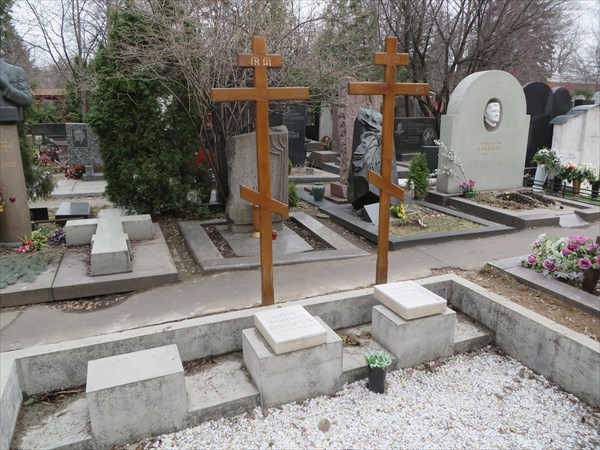 047-Кресты на могилах Бондарчуков
